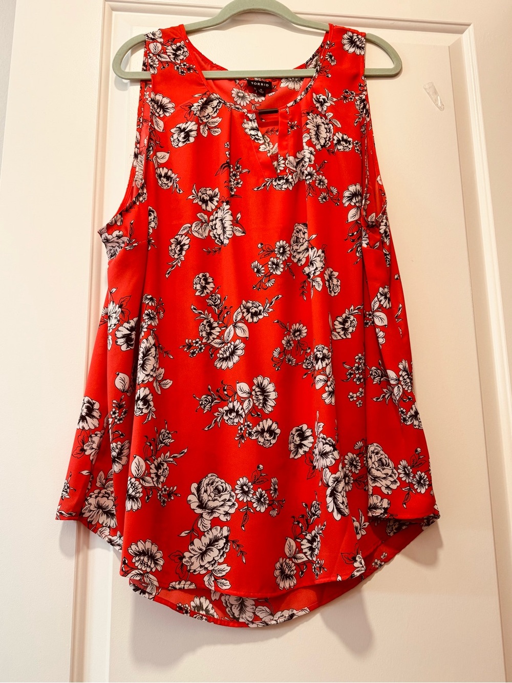 Torrid Orange with black & white floral size 4x (26) sleeveless blouse